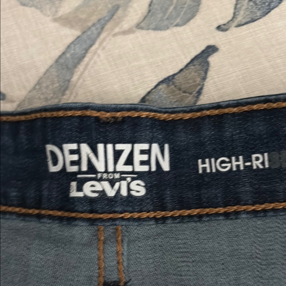 Three pair of jeans shorts. 🩳 - Picture 7 of 11